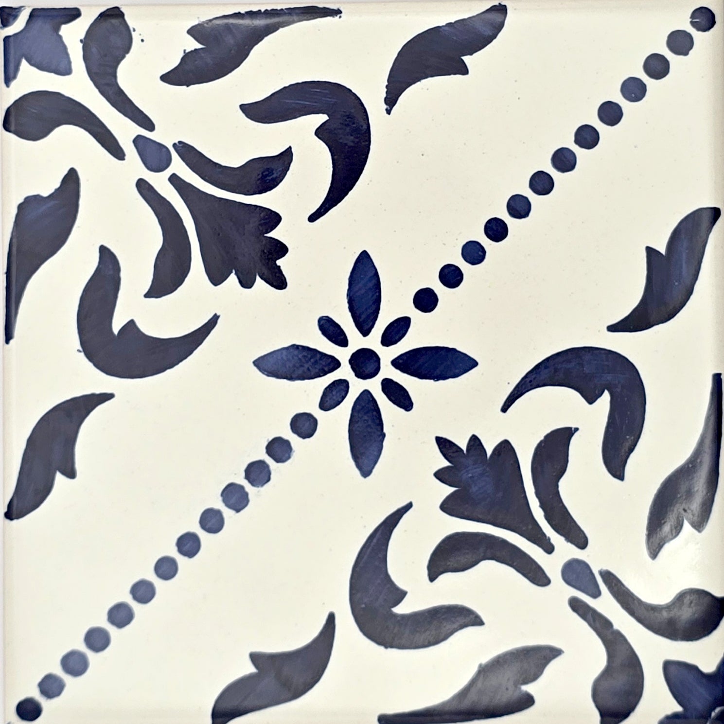Azulejo-Wandbild “Zentrale Blüte am Perlenband"