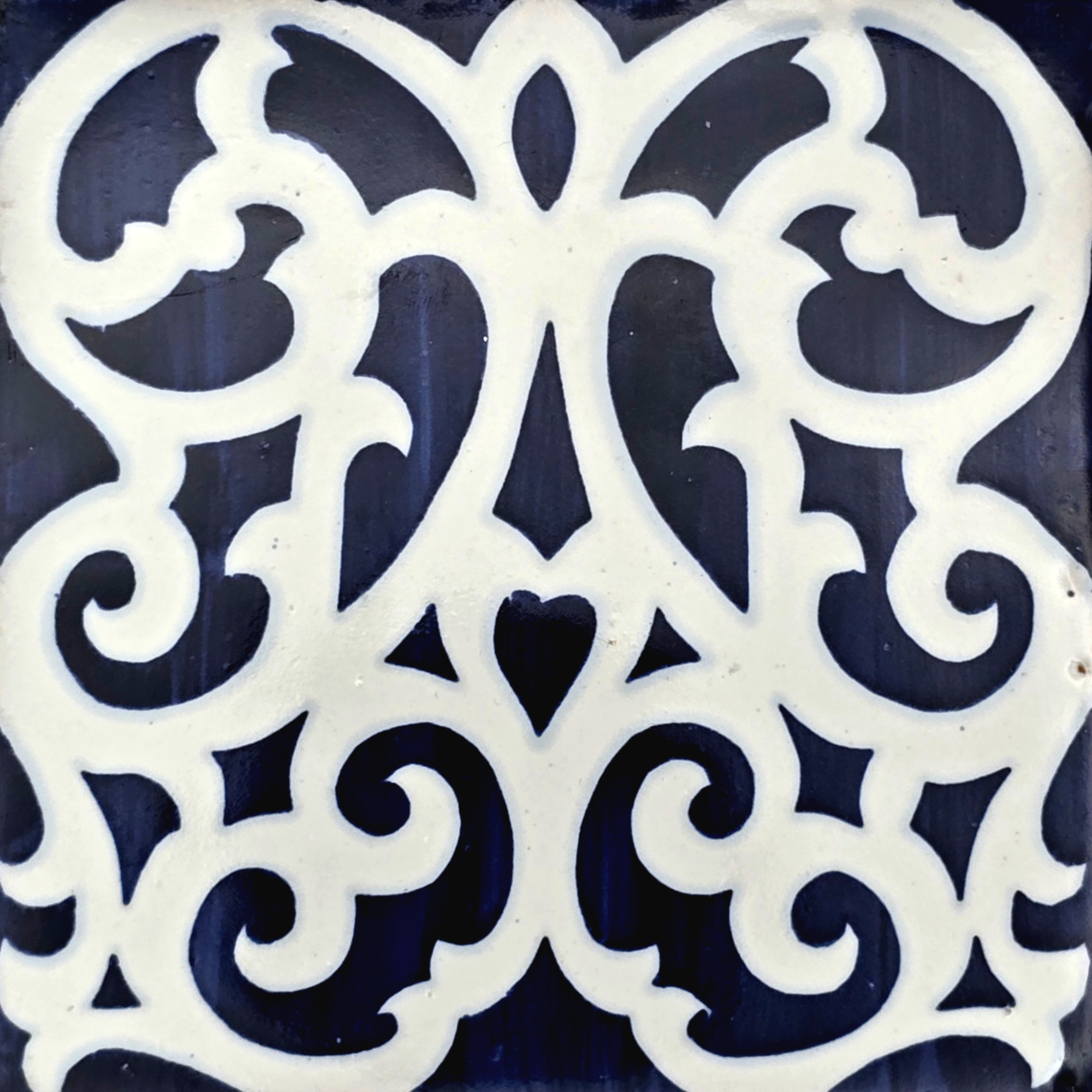 Azulejo Wandbild “Ornament auf Kobaltblau” – Gerahmte Portugiesische Fliese 30×30 cm